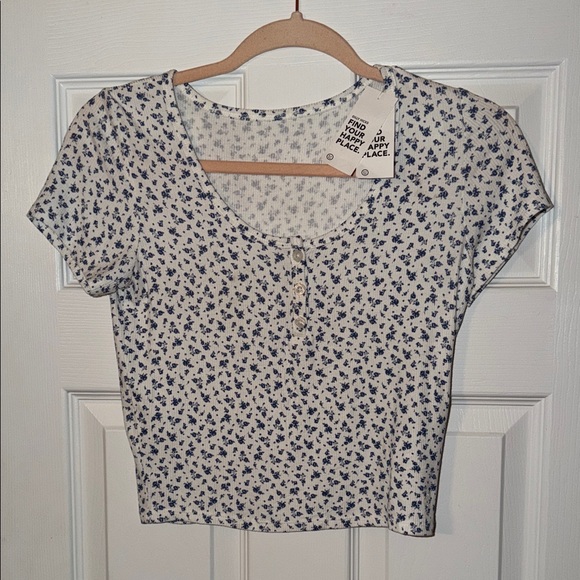 Gilly Hicks White and Blue Floral Pajama Top - Picture 1 of 4